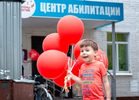Надуваем мыльные пузыри и воздушные шарики и начинаем!