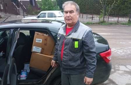 Передали товары первой необходимости в детскую больницу