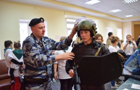 Встреча с отрядом специального назначения в программе лагеря «Экономика успеха»